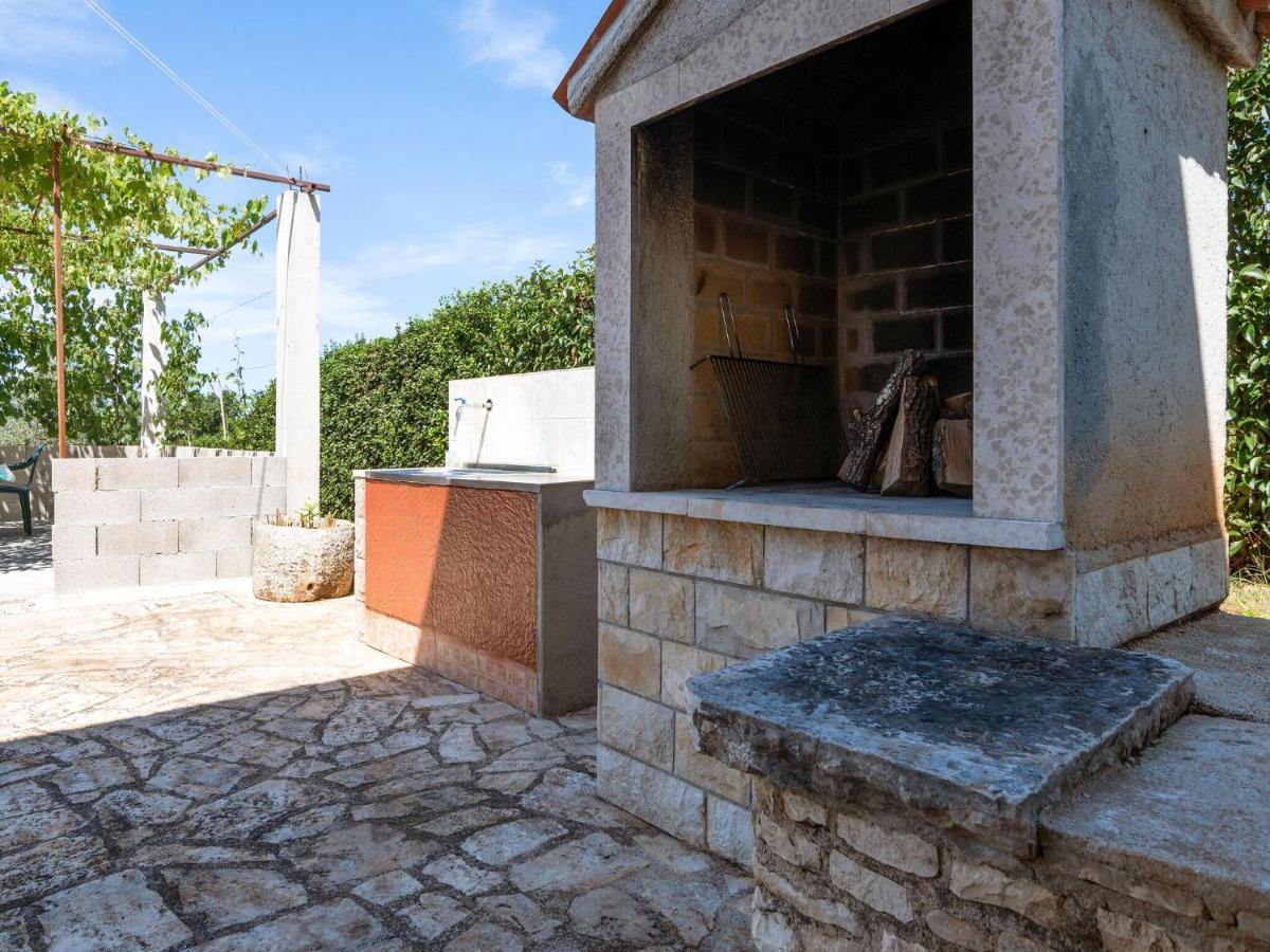 Secluded Apartment In Pore With Garden Poreč Exterior foto