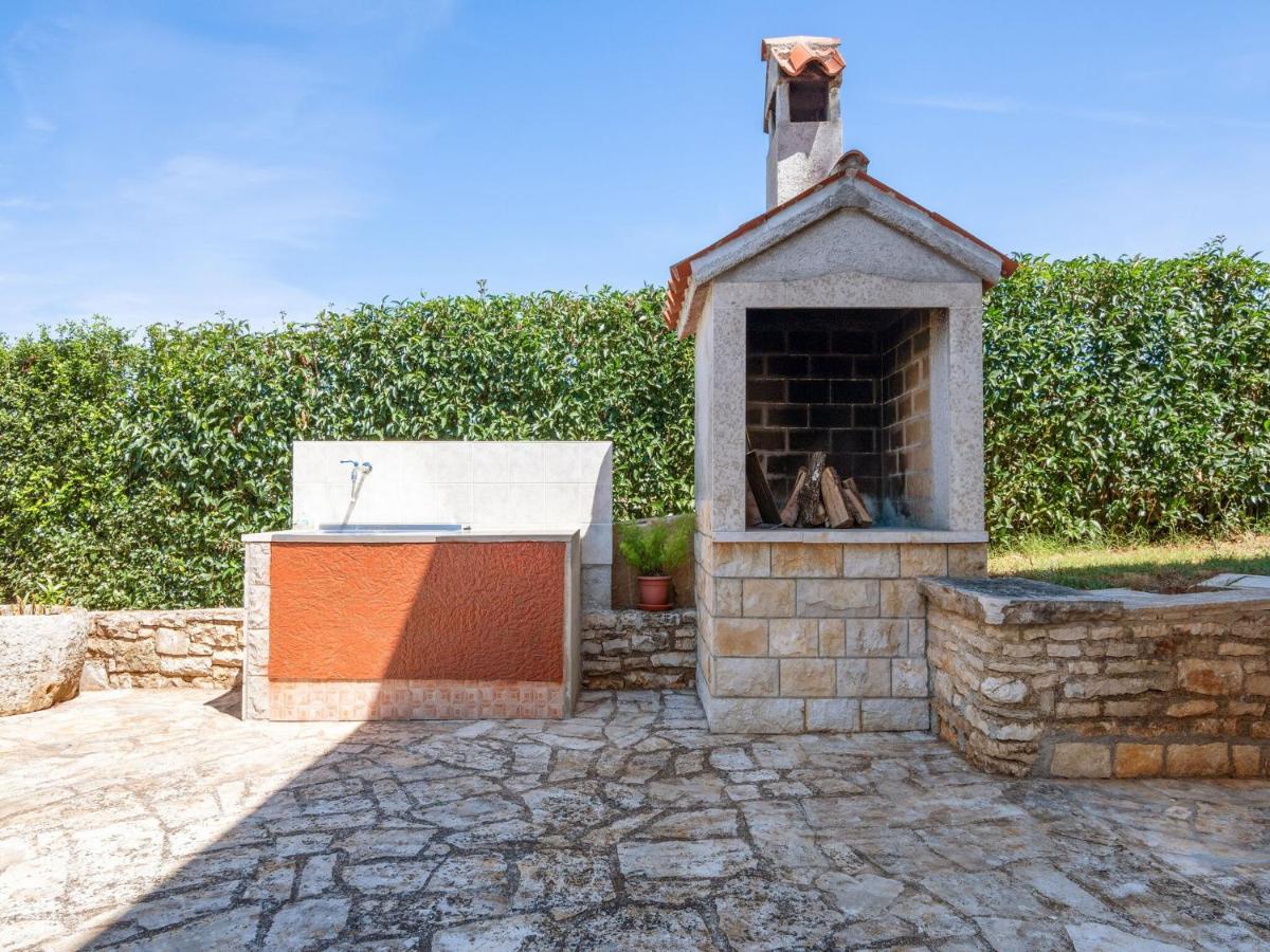 Secluded Apartment In Pore With Garden Poreč Exterior foto