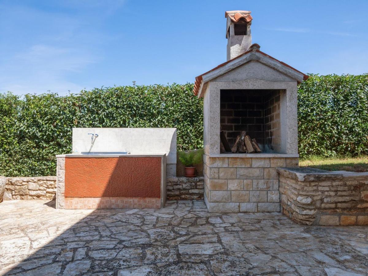 Secluded Apartment In Pore With Garden Poreč Exterior foto